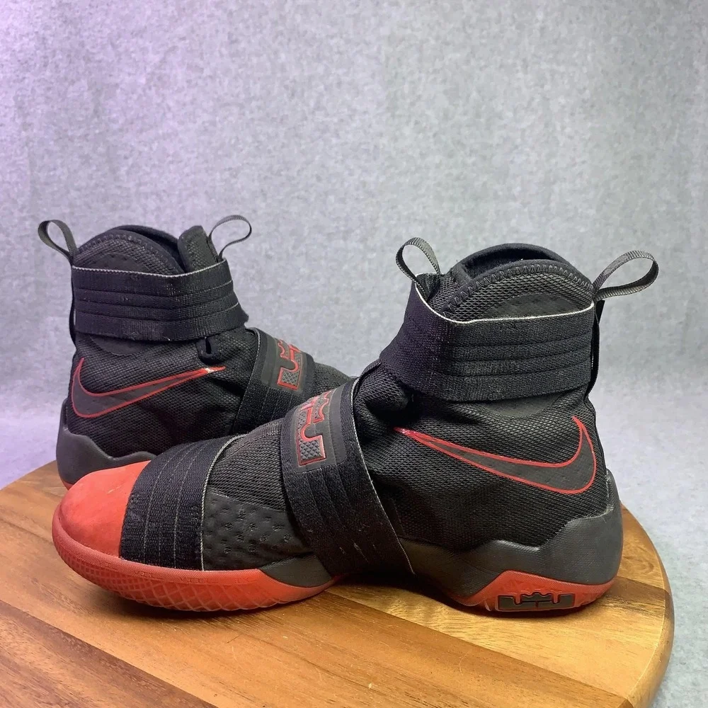 Nike lebron soldier